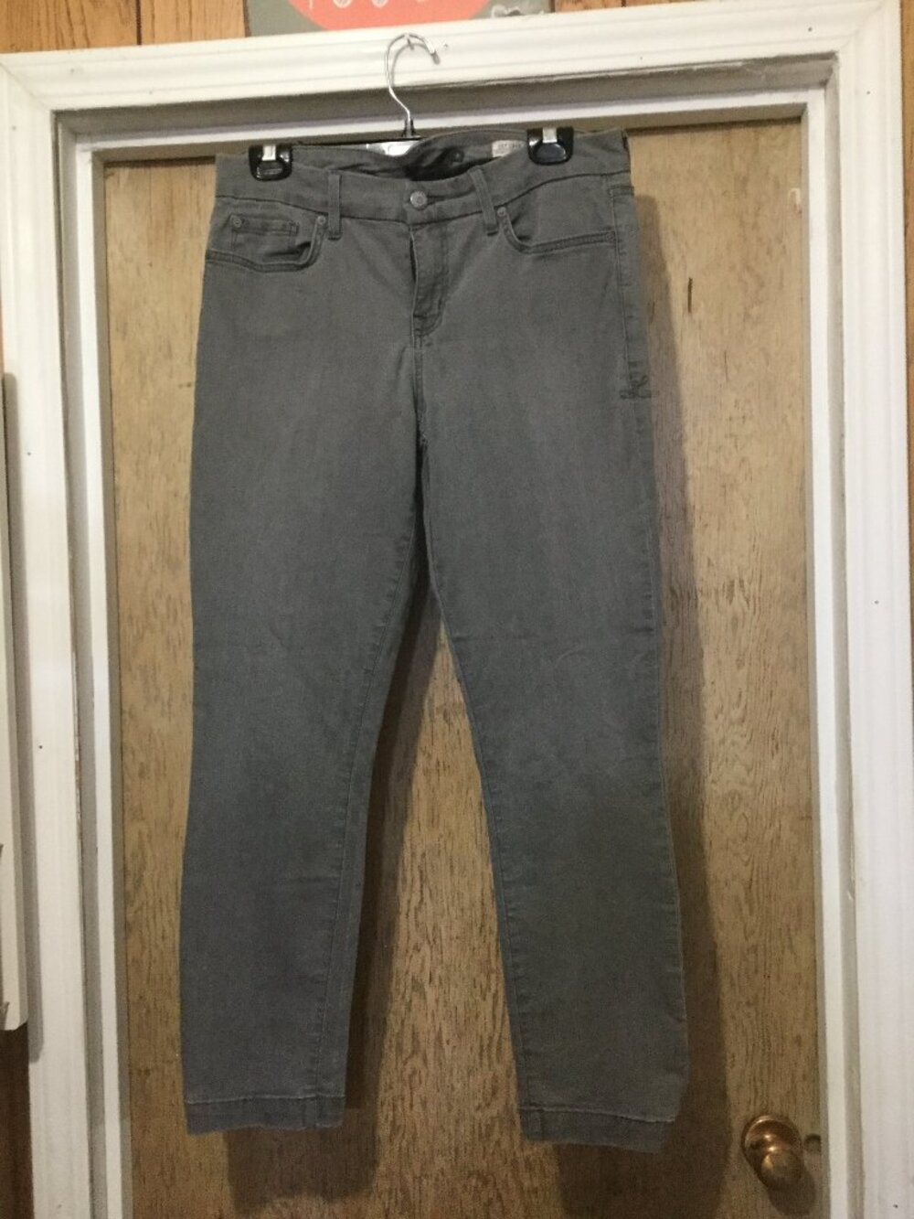 Level 99 Lily crop skinny straight pants size 31 waist is 16" across inseam 27"